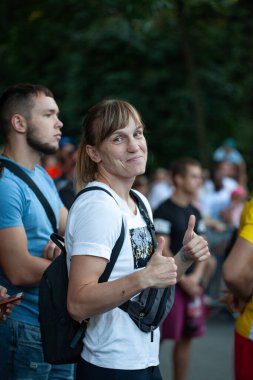 Milli takımlar Ukrayna - Ermenistan arasındaki boks maçı sırasında Harkov şehrinin onuruna Tsiplakova Yulia. Shevchenko Parkı, Harkov, Ukrayna, 23.08.2020