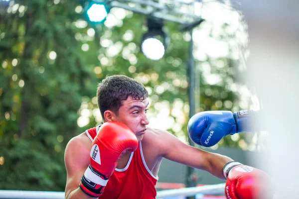Yaroslav Khartsyz Contra Benik Nikoghosyan Durante Partido Boxeo Entre Las — Foto de Stock