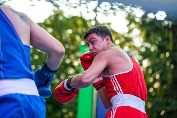 Yaroslav Khartsyz Contra Benik Nikoghosyan Durante Partido Boxeo Entre Las — Foto de Stock