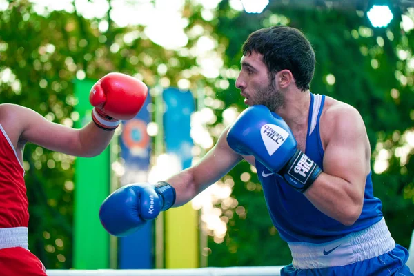 Yaroslav Khartsyz Contra Benik Nikoghosyan Durante Partido Boxeo Entre Las — Foto de Stock