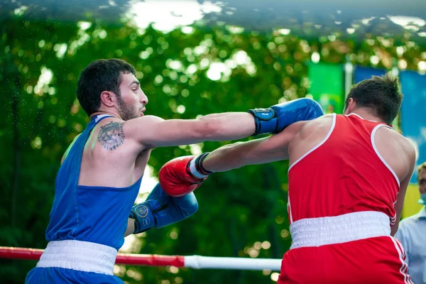 Yaroslav Khartsyz Contra Benik Nikoghosyan Durante Jogo Boxe Entre Equipes — Fotografia de Stock