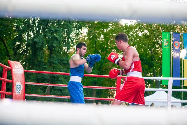 Jaroslaw Khartsyz Gegen Benik Nikoghosyan Während Eines Boxkampfes Zwischen Den — Stockfoto