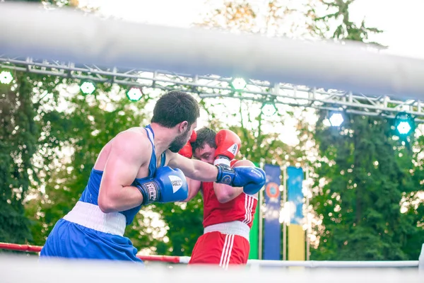 Jaroslaw Khartsyz Gegen Benik Nikoghosyan Während Eines Boxkampfes Zwischen Den — Stockfoto