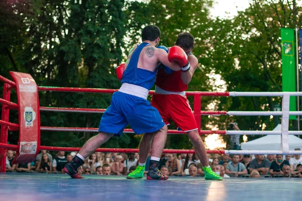 Yaroslav Khartsyz Benik Nikoghosyan Tijdens Bokswedstrijd Tussen Nationale Teams Oekraïne — Stockfoto