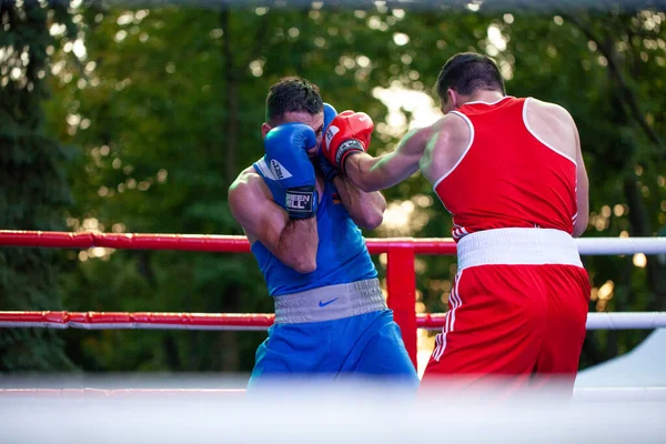 Georgy Zadorozhny Contra Karen Tonakanyan Durante Partido Boxeo Entre Las — Foto de Stock