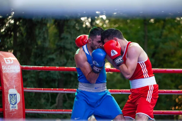 Georgy Zadorozhny Contra Karen Tonakanyan Durante Partido Boxeo Entre Las — Foto de Stock