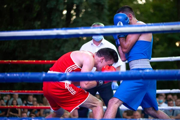 Georgy Zadorozhny Tegen Karen Tonakanyan Tijdens Bokswedstrijd Tussen Nationale Teams — Stockfoto