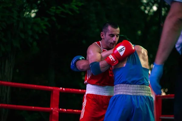 Stepan Oganisyan Εναντίον Gurgen Madoyan Κατά Διάρκεια Αγώνα Πυγμαχίας Μεταξύ — Φωτογραφία Αρχείου