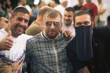 Dünya boks şampiyonu ALEXANDER USYK Ukrayna - Ermenistan milli takımları arasındaki boks maçı sırasında Harkov şehrinin onuruna düzenlendi. Shevchenko Parkı, Harkov, Ukrayna, 23.08.2020