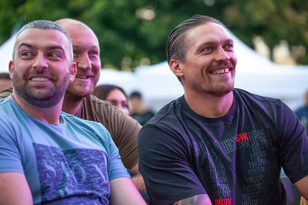 Dünya boks şampiyonu ALEXANDER USYK Ukrayna - Ermenistan milli takımları arasındaki boks maçı sırasında Harkov şehrinin onuruna düzenlendi. ShevchenkoPark, Harkov, Ukrayna, 23.08.2020