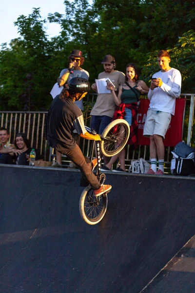 Bmx Riders Maakt Trucs Tijdens Festival Ofrider Cultures Complit 2020 — Stockfoto