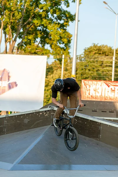 Bmx Riders Maakt Trucs Tijdens Festival Ofrider Cultures Complit 2020 — Stockfoto