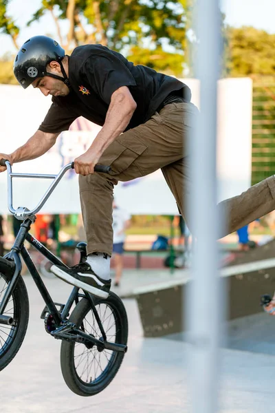 Bmx Riders Maakt Trucs Tijdens Festival Ofrider Cultures Complit 2020 — Stockfoto