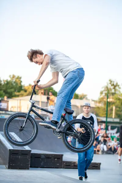 Bmx Riders Maakt Trucs Tijdens Festival Ofrider Cultures Complit 2020 — Stockfoto