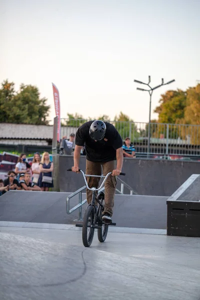 Bmx Riders Maakt Trucs Tijdens Festival Ofrider Cultures Complit 2020 — Stockfoto