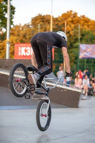 Bmx Riders Maakt Trucs Tijdens Festival Rider Cultures Complit 2020 — Stockfoto