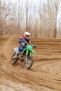 Motokros, Ukrayna, Harkov, 04.04.2021 'de Kharkov bölgesinin açık şampiyonası