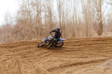 Motokros, Ukrayna, Harkov, 04.04.2021 'de Kharkov bölgesinin açık şampiyonası
