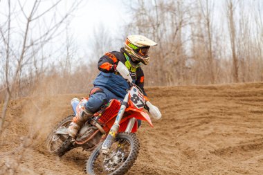 Motokros, Ukrayna, Harkov, 04.04.2021 'de Kharkov bölgesinin açık şampiyonası