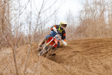 Motokros, Ukrayna, Harkov, 04.04.2021 'de Kharkov bölgesinin açık şampiyonası