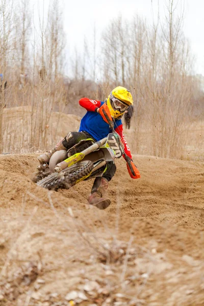 Motokros, Ukrayna, Harkov, 04.04.2021 'de Kharkov bölgesinin açık şampiyonası