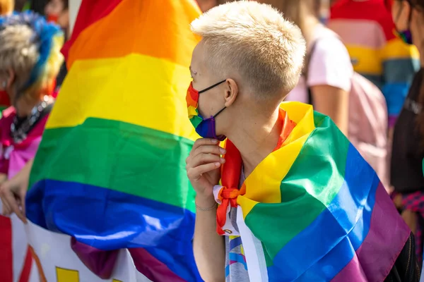 Harkiv Pride. Eşcinsellerin, lezbiyenlerin, biseksüellerin, travestilerin hakları için LGBT Eşitlik Yürüyüşü. Kharkiv, Ukrayna - 12 Eylül 2021