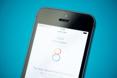IOS 8 Apple iphone 5'ler üstünde kutsal kişilerin resmi
