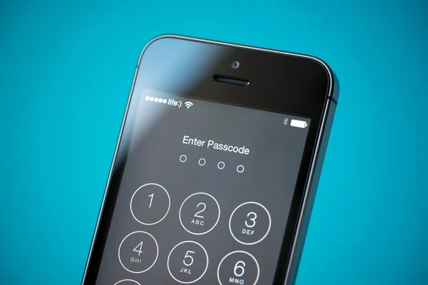 Passcode-Sicherheit auf Apple iphone 5s — Stockfoto