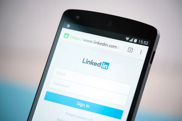 Linkedin サインイン Google のネクサス 5 上のフォーム — ストック写真