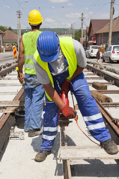 Kettingzaag in de straat — Stockfoto