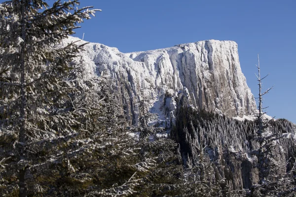 Clear mountain peak — Stock Photo, Image