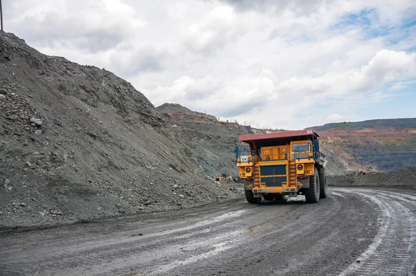 Open Cast Dump Truck Guida Solo Zona Industriale Cava Minerale — Foto Stock