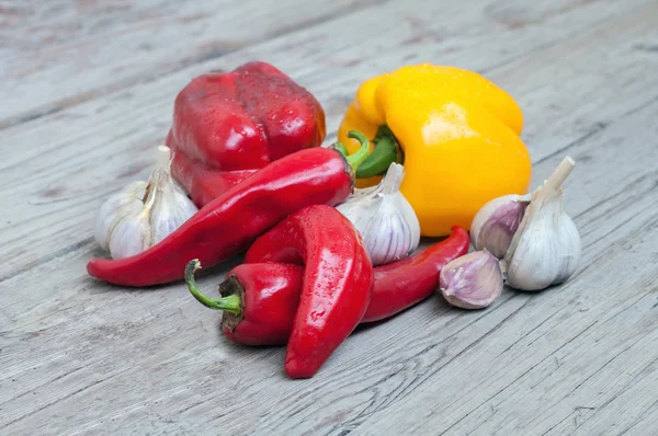 Peppers and garlic — Stock Photo, Image