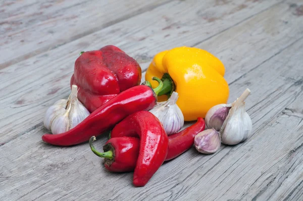 Peppers and garlic — Stock Photo, Image
