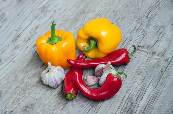 Peppers and garlic — Stock Photo, Image