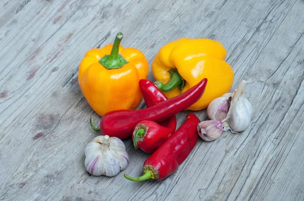 Peppers and garlic — Stock Photo, Image