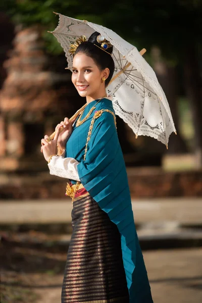 Aziatische Vrouw Traditionele Kleding — Stockfoto