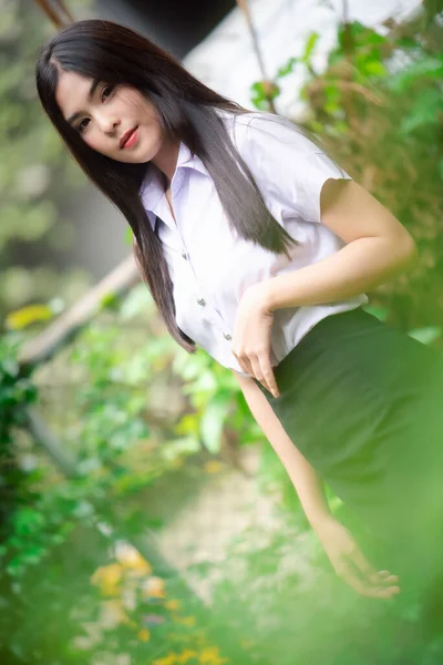 Asiatische Schöne Junge Geschäftsfrau Posiert — Stockfoto
