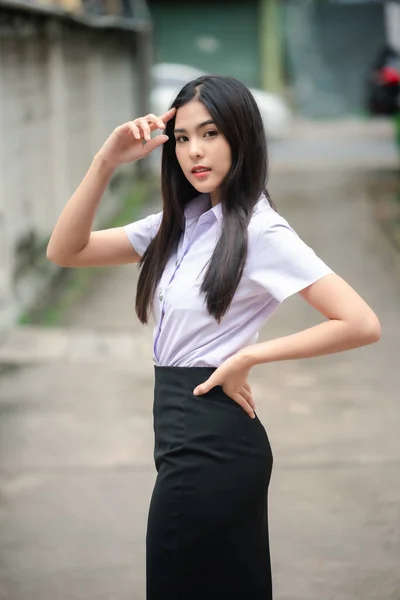 Asijské Krásný Mladý Businesswoman Pózování — Stock fotografie