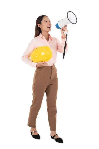 白い背景にスピーカーを持つ美しい若いアジアのエンジニアの女性 — ストック写真