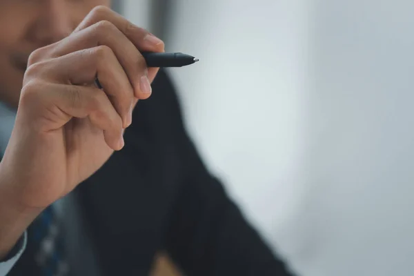 Primo Piano Una Mano Uomo Affari Con Penna — Foto Stock