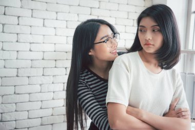 İki Asyalı güzel iş kadını  