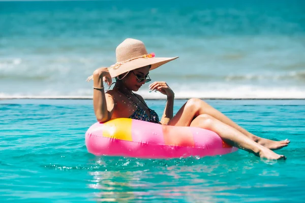 Asian Sexy Woman Inflatable Ring — Stock Photo, Image