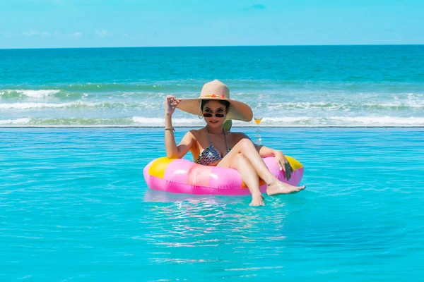 Asian Sexy Woman Inflatable Ring — Stock Photo, Image