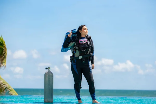 Young Asian Woman Scuba Diver Posing Sea — Stock Photo, Image