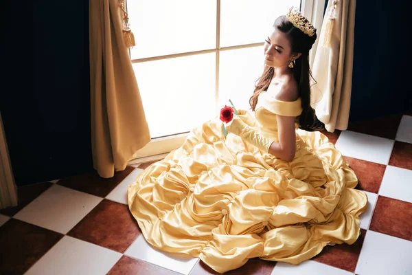 Cute Girl Pięknej Sukience Jak Księżniczka — Zdjęcie stockowe