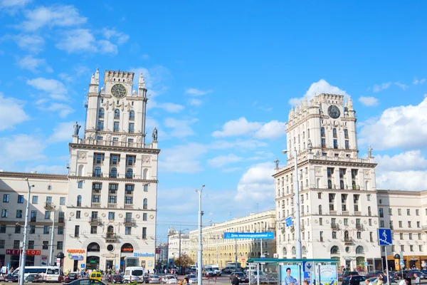 Piazza della stazione ferroviaria a Minsk . — Foto Stock