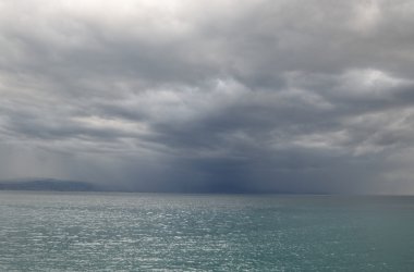 Ionian sea bulutlu bir günde.