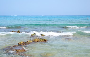 Ege Denizi ve mavi gökyüzü.