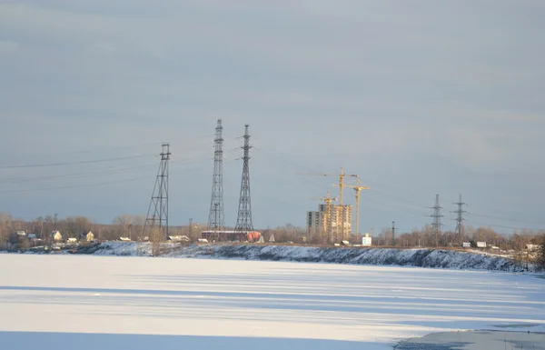 Costa do rio Neva nos arredores de São Petersburgo — Fotografia de Stock